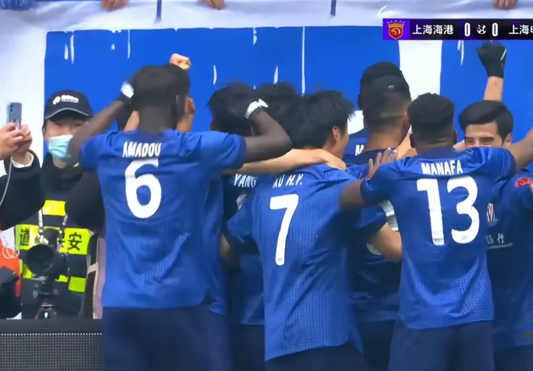 包含超级杯大战即将上演：英德球队竞争激烈的词条